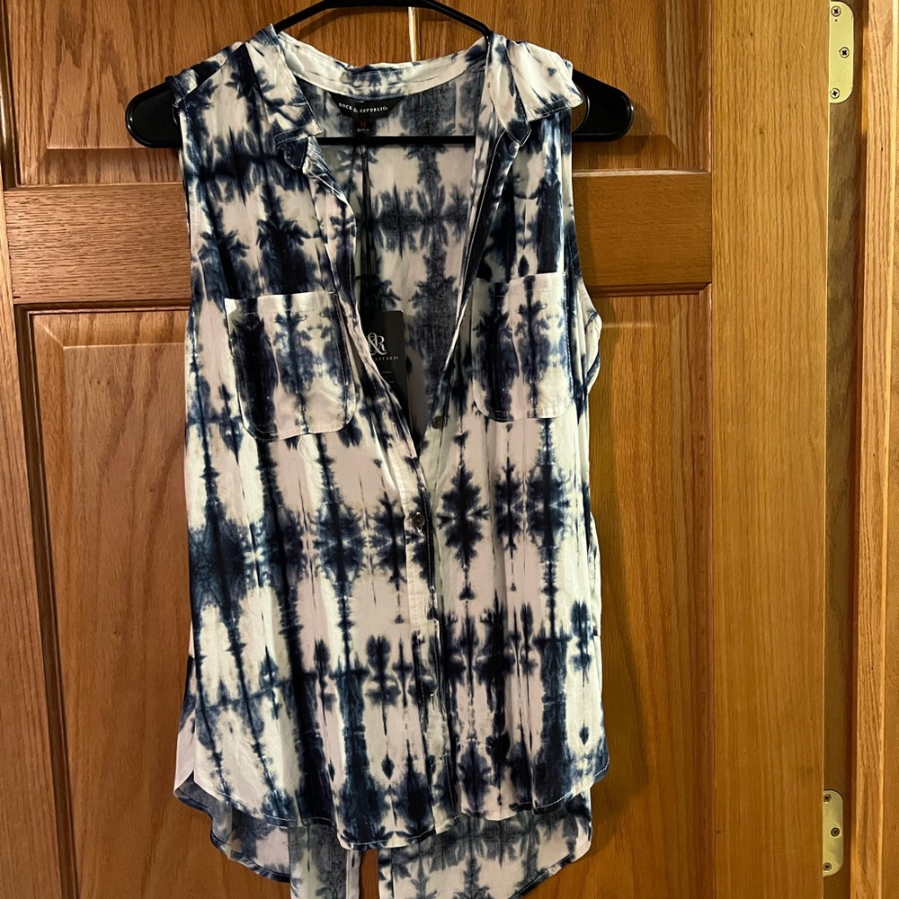 Rock & Republic Medium Button up Tank